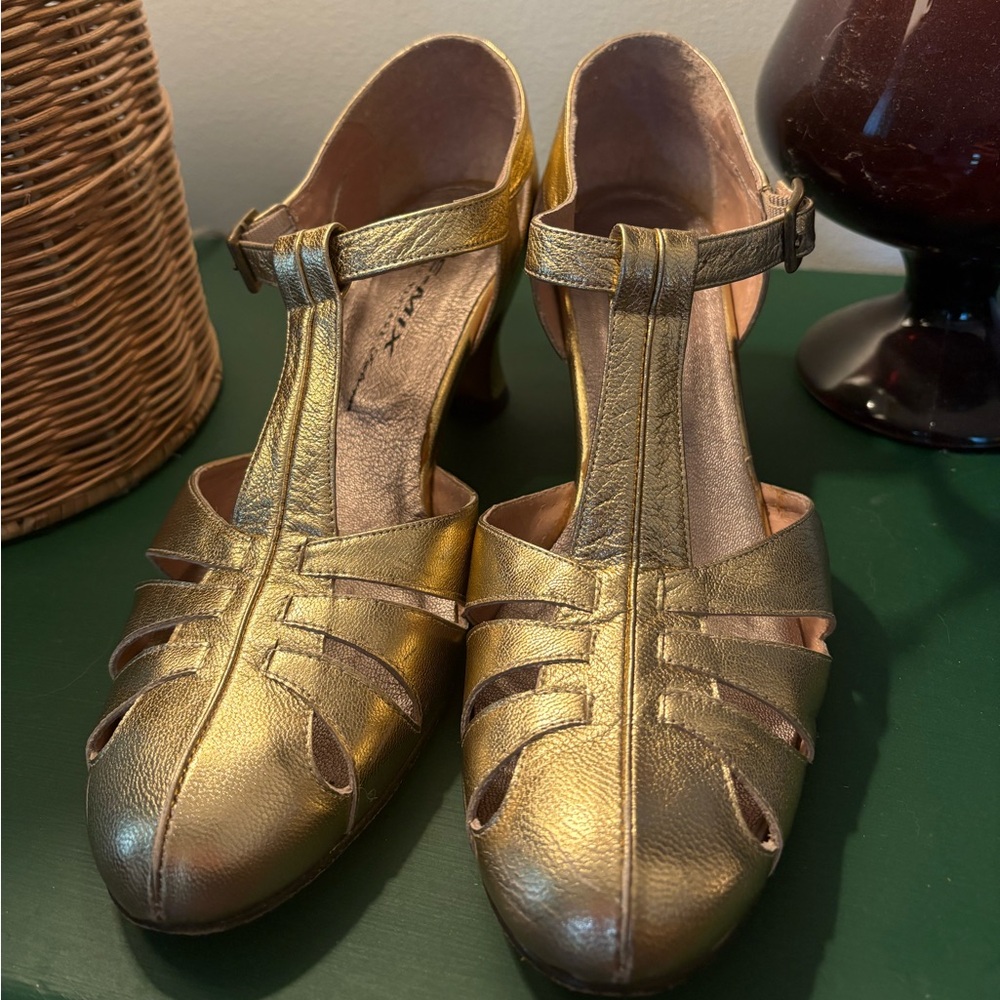 Re-Mix Vintage T-Strap Heels